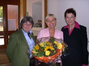 Bezirkshauptfrau Dr. Rosmarie Drexler, Bürgermeisterin Sonja Ottenbacher mit Direktorin Renate Altenberger